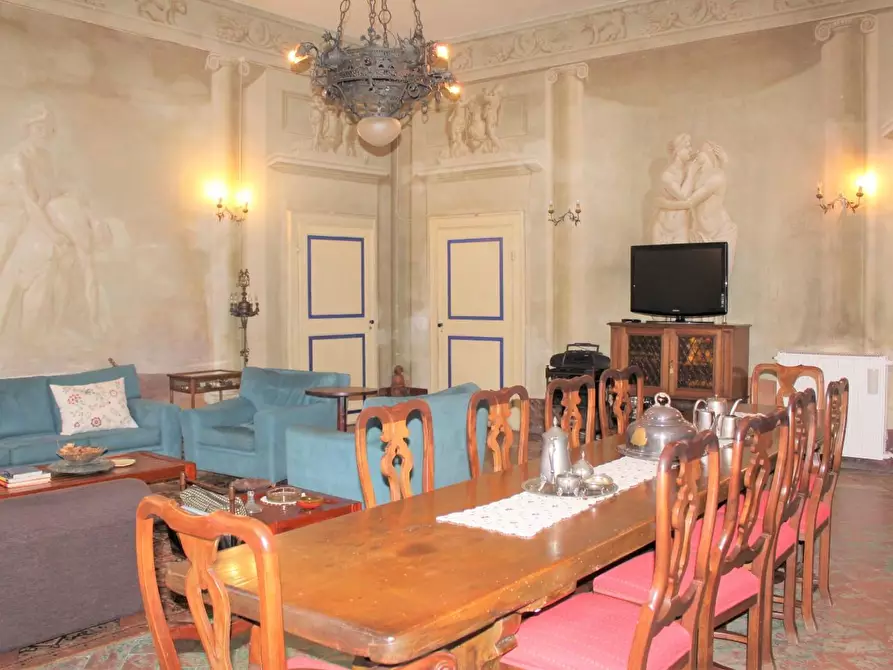 Immagine 3 di Palazzo in vendita  a Cascina