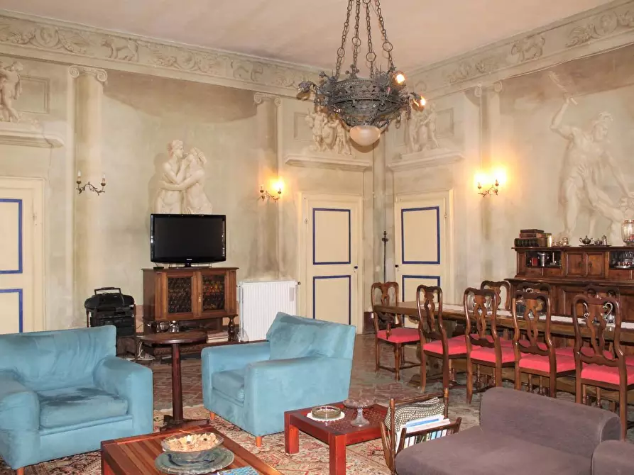 Immagine 2 di Palazzo in vendita  a Cascina