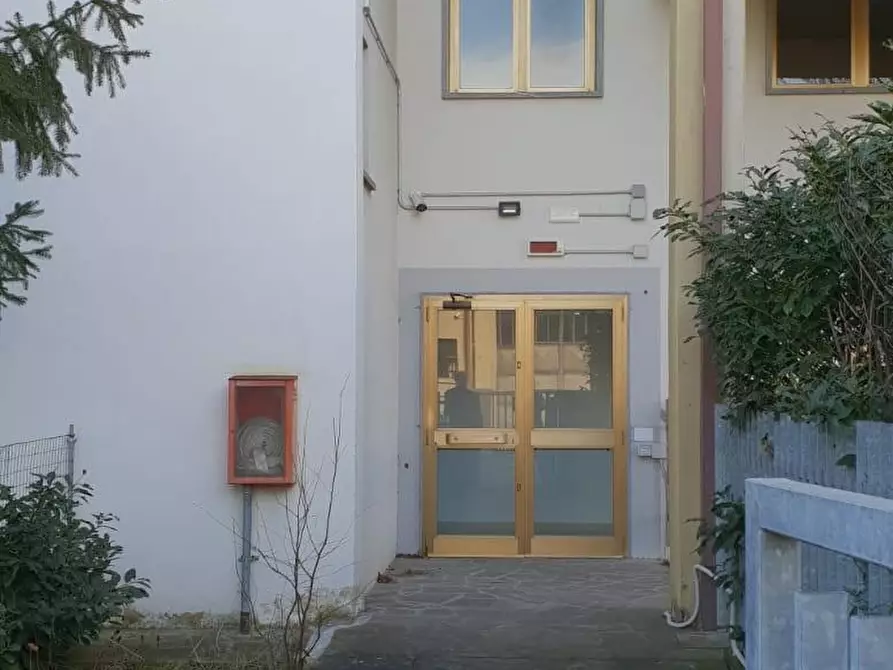 Immagine 21 di Attività artigianale in vendita  a Empoli