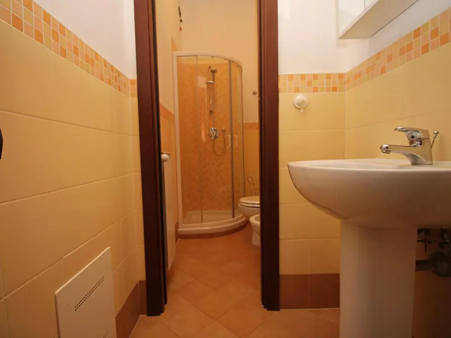 Immagine 11 di Appartamento in vendita  a Siena