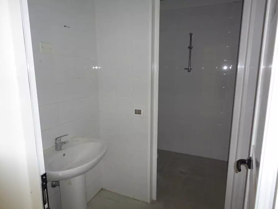 Immagine 5 di Attività artigianale in vendita  a Ponsacco