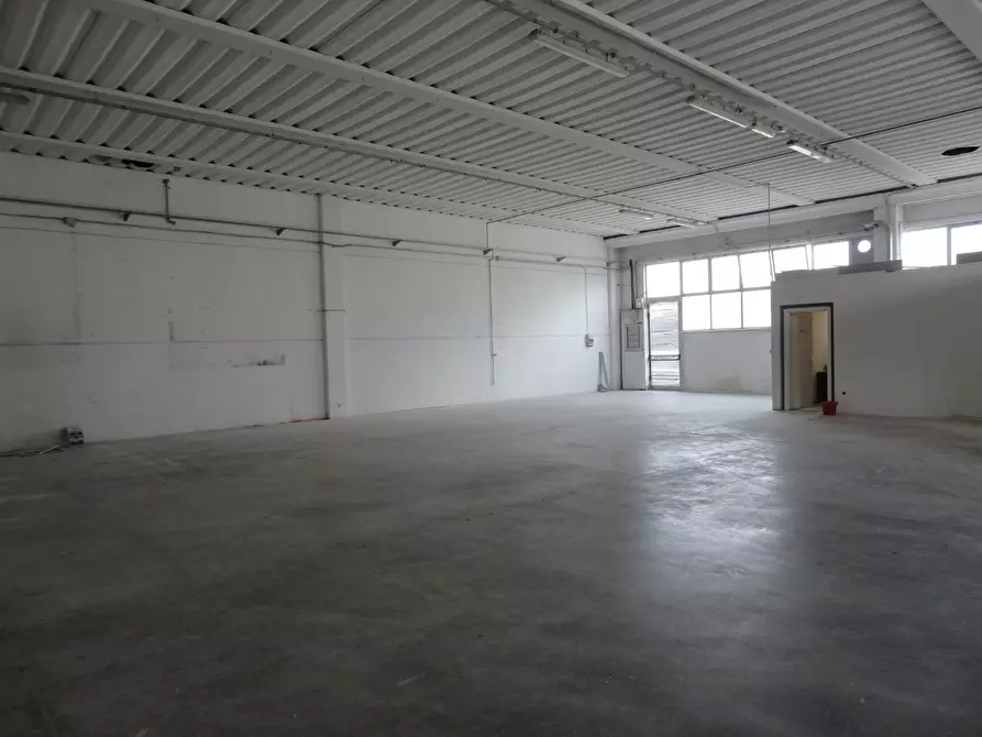 Immagine 2 di Attività artigianale in vendita  a Ponsacco