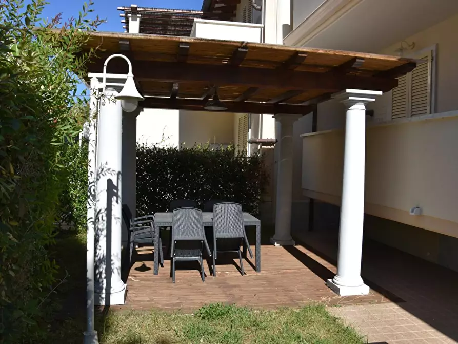 Immagine 2 di Appartamento in affitto  a Massa