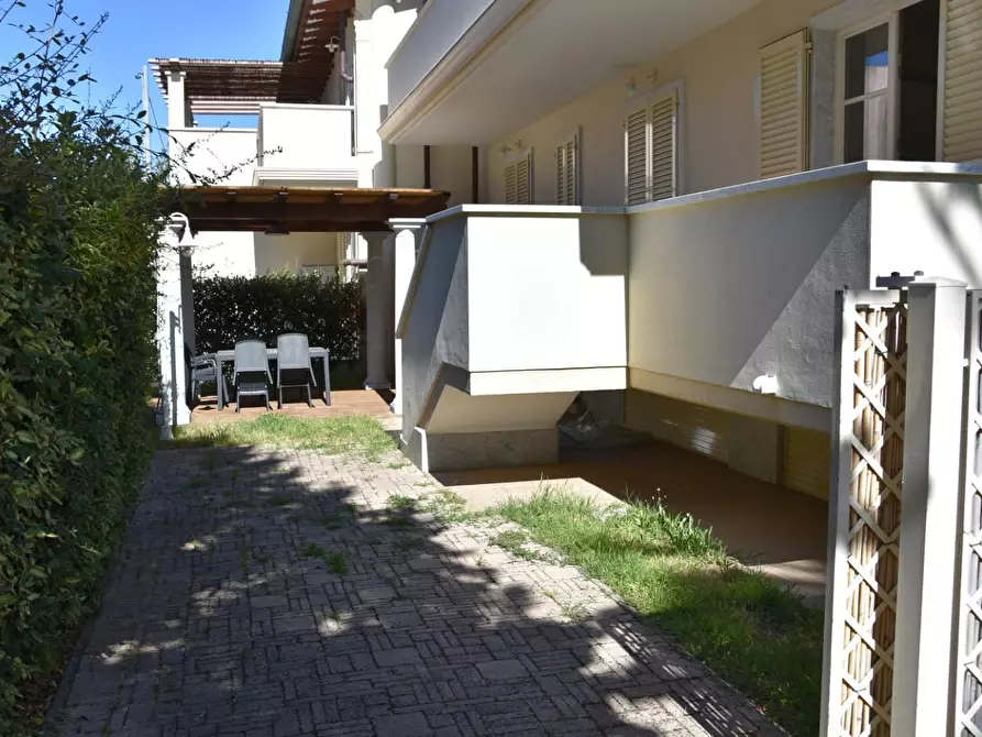 Immagine 4 di Appartamento in affitto  a Massa