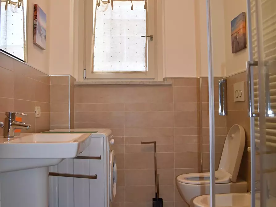 Immagine 12 di Appartamento in affitto  a Massa