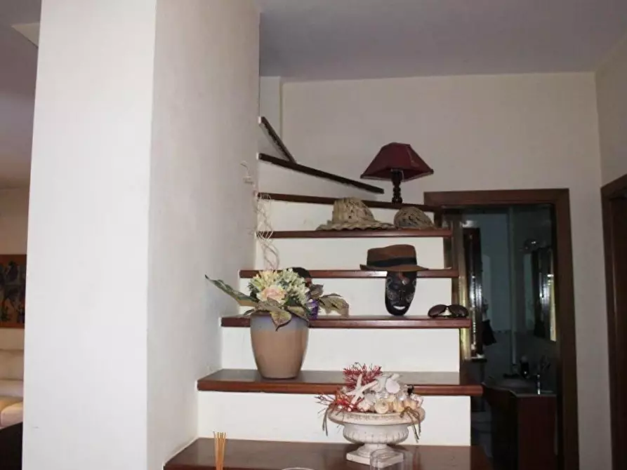 Immagine 11 di Villa in vendita  a Carrara