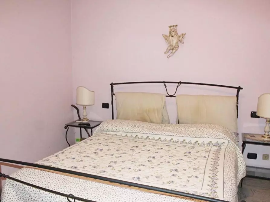 Immagine 18 di Villa in vendita  a Carrara