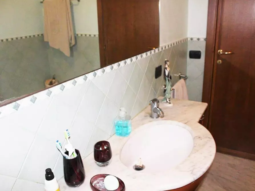 Immagine 27 di Villa in vendita  a Carrara