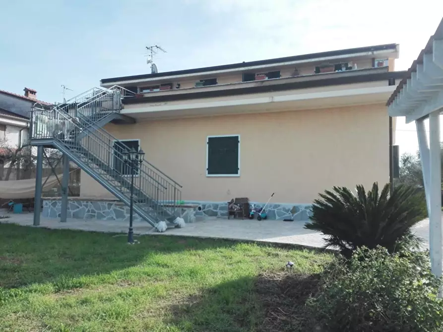 Immagine 6 di Villa in vendita  a Carrara