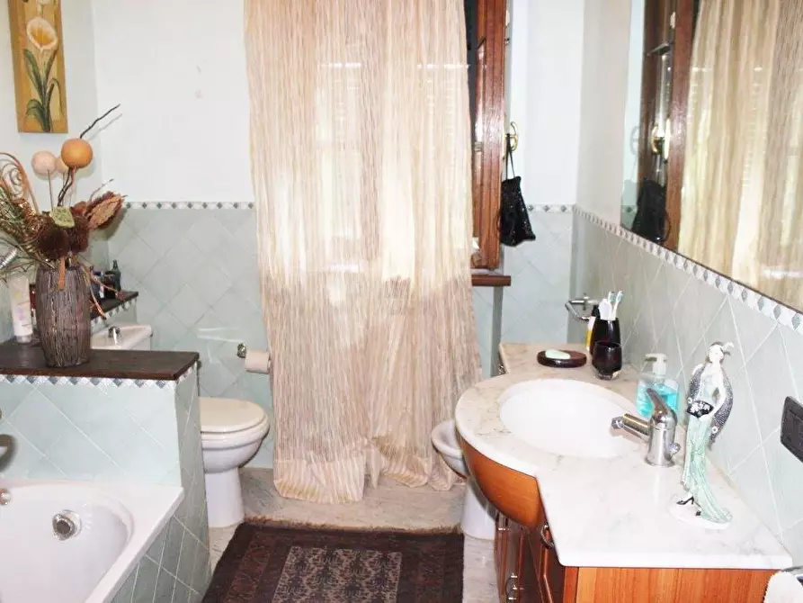 Immagine 26 di Villa in vendita  a Carrara