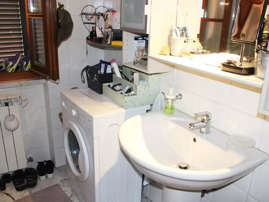 Immagine 38 di Villa in vendita  a Carrara