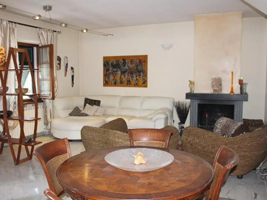 Immagine 7 di Villa in vendita  a Carrara