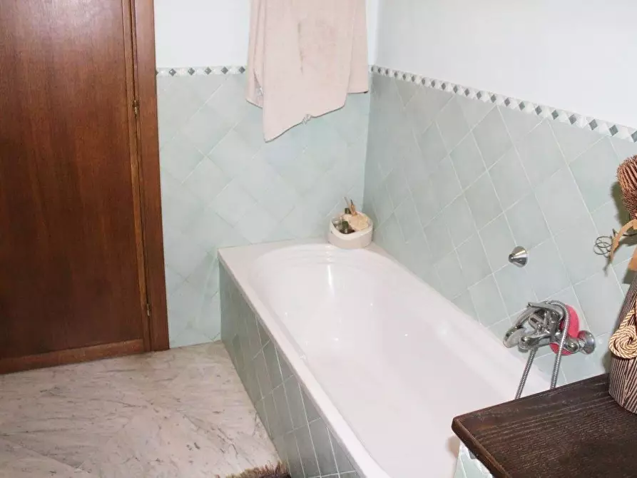 Immagine 28 di Villa in vendita  a Carrara