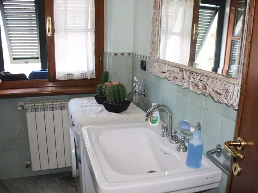 Immagine 16 di Villa in vendita  a Carrara