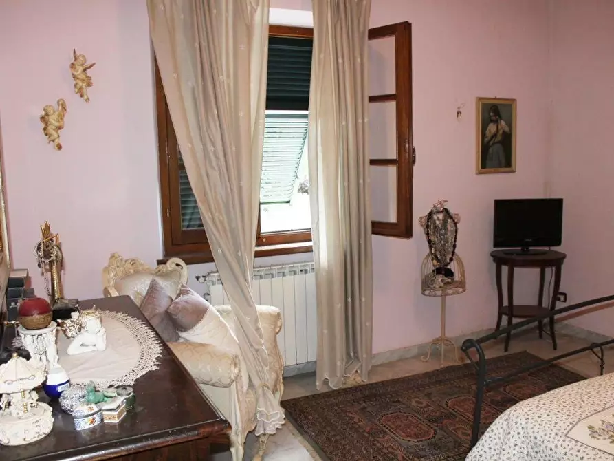 Immagine 21 di Villa in vendita  a Carrara