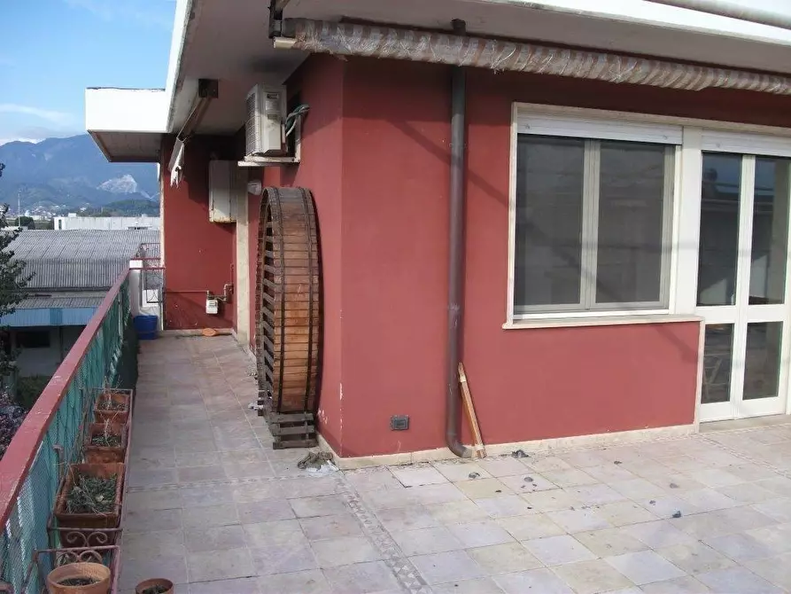 Immagine 3 di Mansarda in vendita  a Carrara