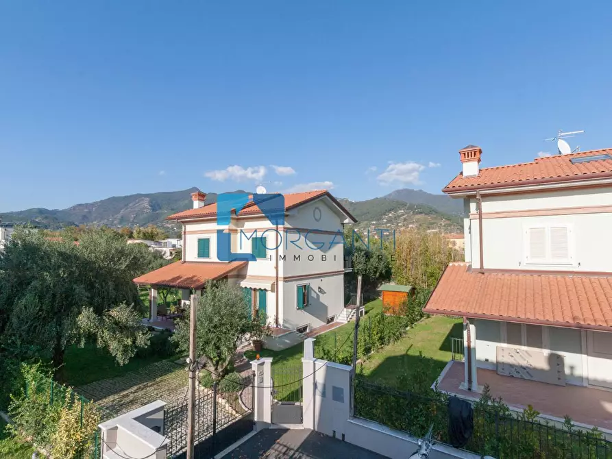 Immagine 13 di Villa in vendita  a Seravezza