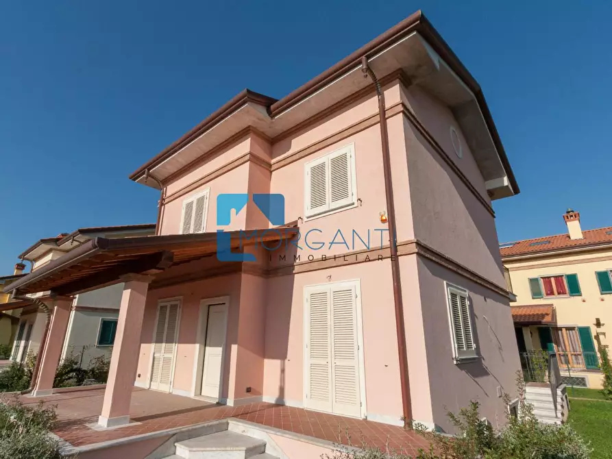 Immagine 2 di Villa in vendita  a Seravezza