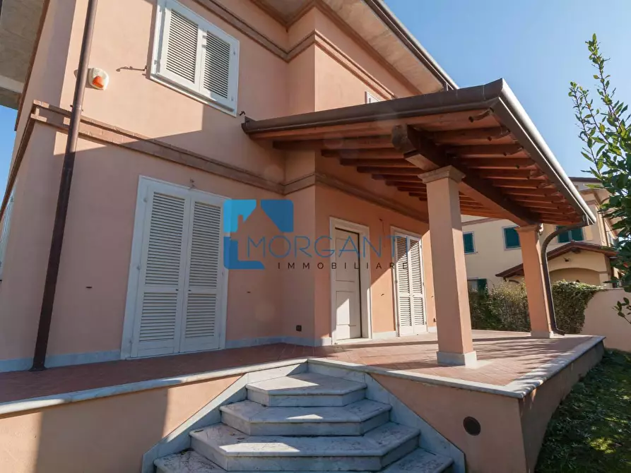 Immagine 3 di Villa in vendita  a Seravezza