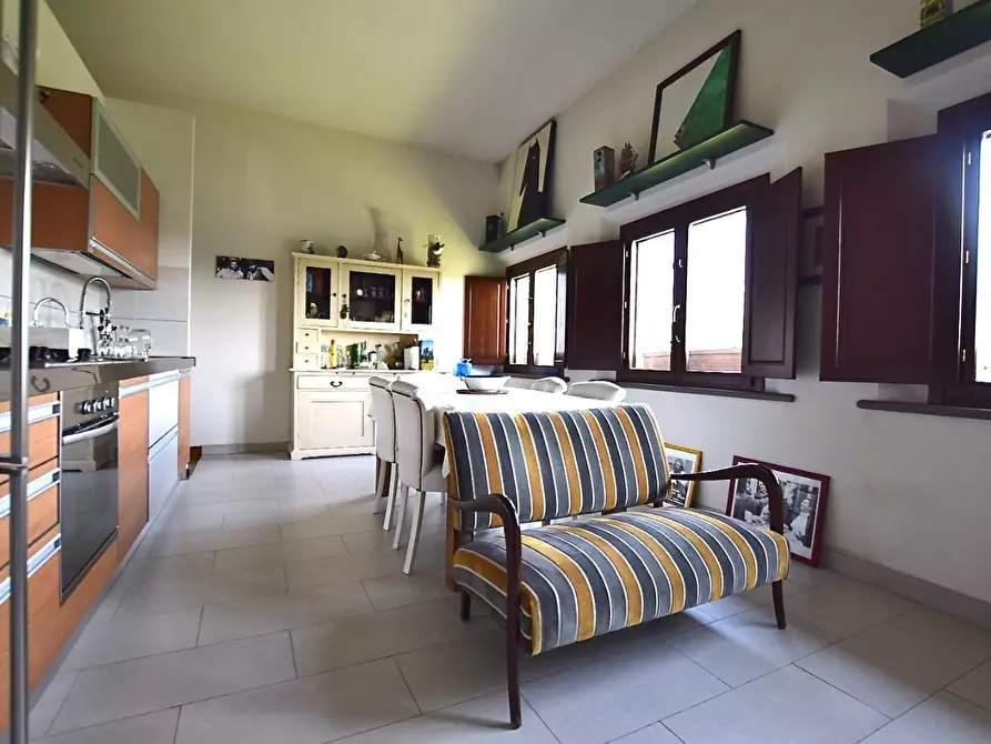 Immagine 10 di Mansarda in vendita  a Pontedera