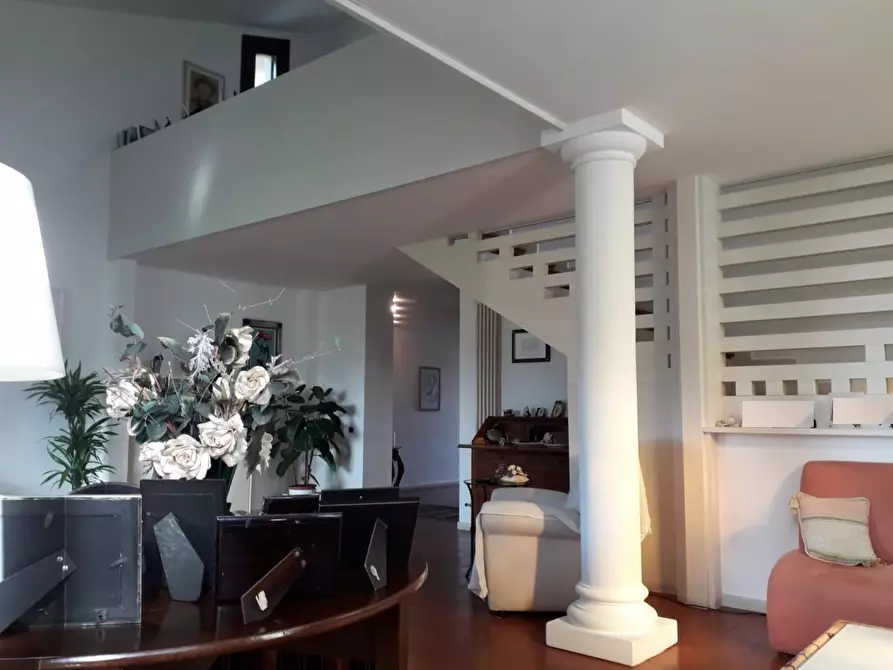 Immagine 1 di Villa in vendita  a San Miniato