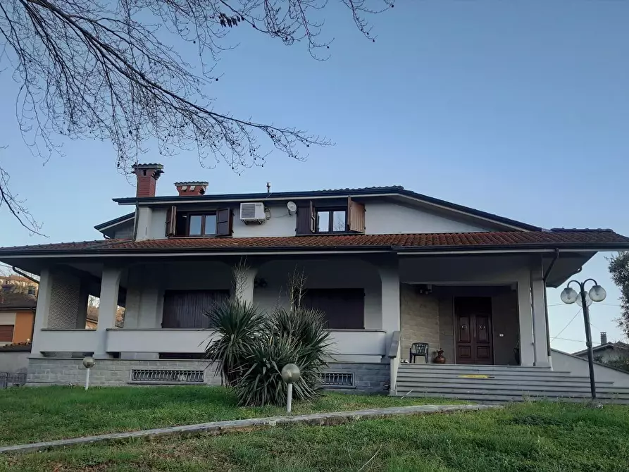 Immagine 1 di Villa in vendita  a Filattiera