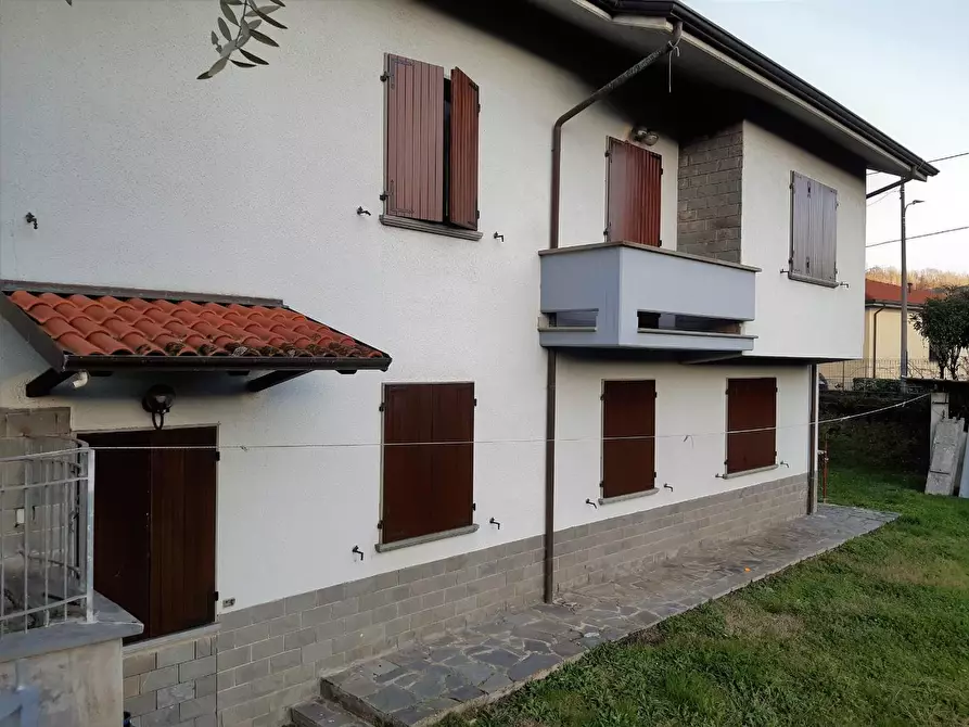 Immagine 27 di Villa in vendita  a Filattiera