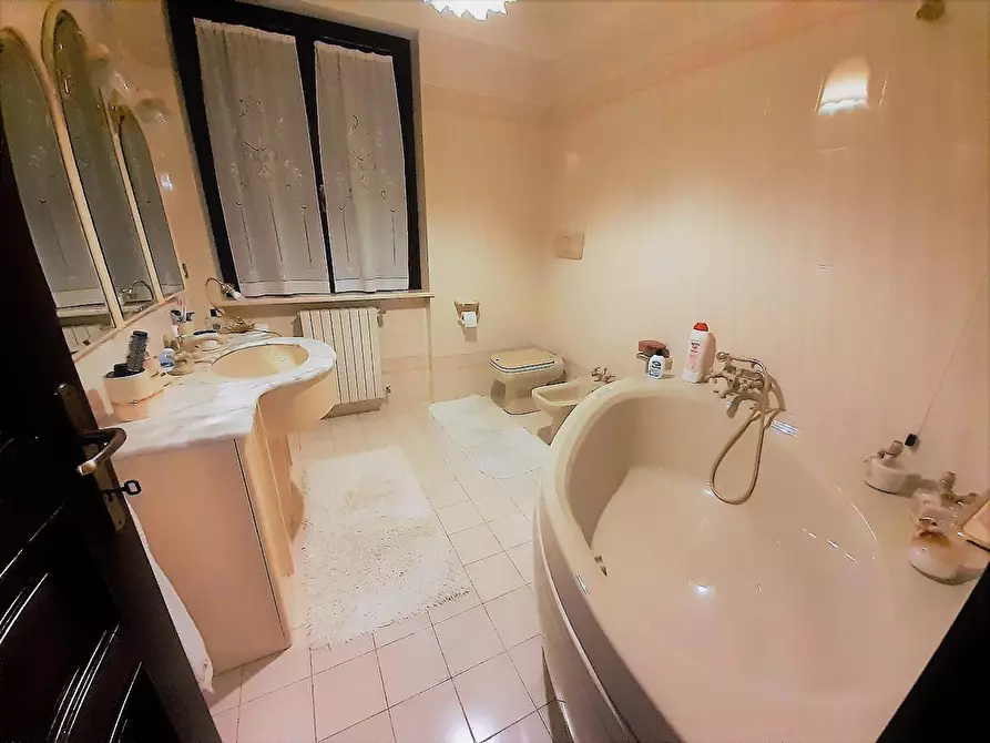 Immagine 21 di Villa in vendita  a Filattiera