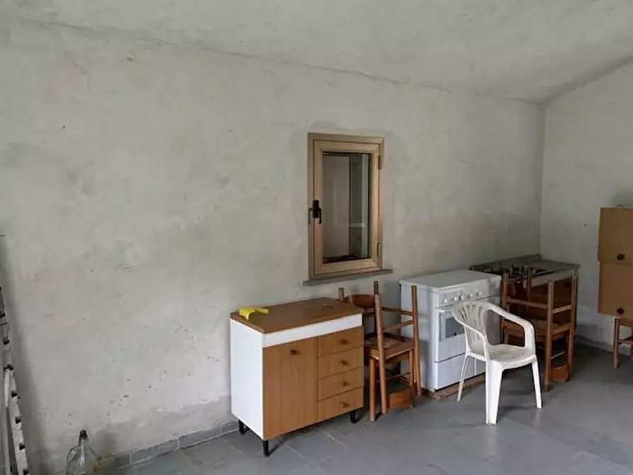 Immagine 4 di Garage in vendita  a Calci