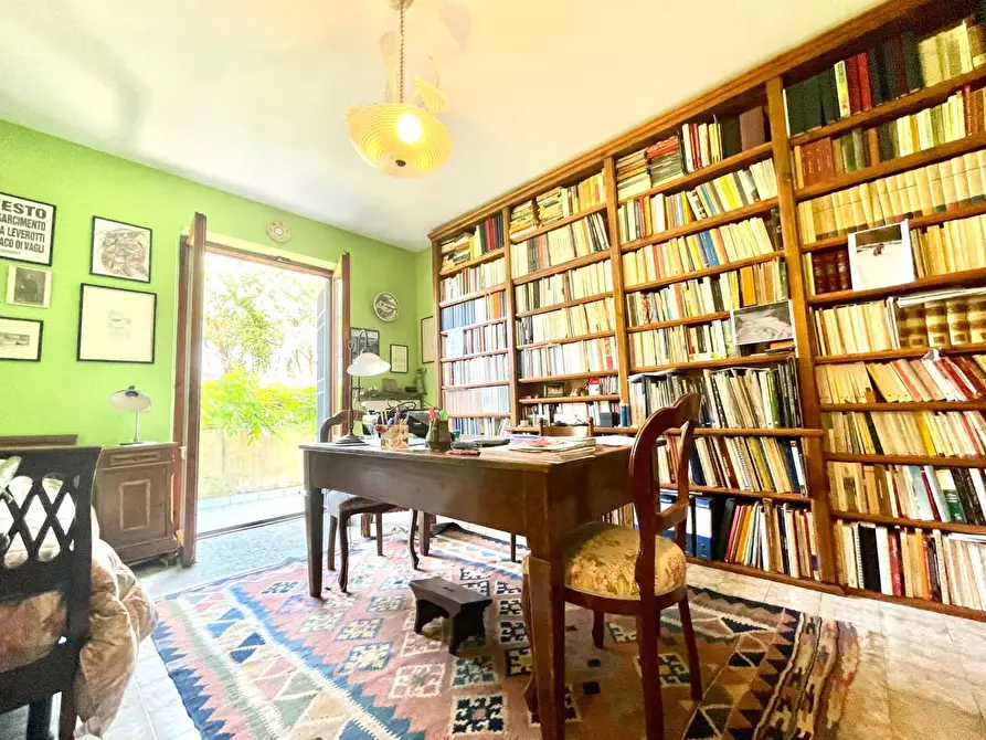 Immagine 11 di Casa bifamiliare in vendita  a Massa