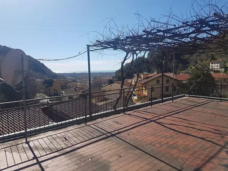 Immagine 3 di Casa indipendente in vendita  a Montignoso