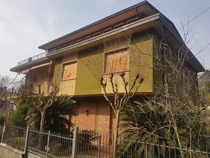 Immagine 2 di Casa indipendente in vendita  a Montignoso