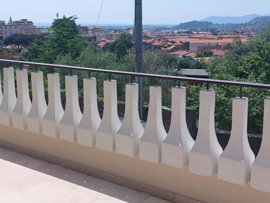 Immagine 2 di Appartamento in vendita  a Massa