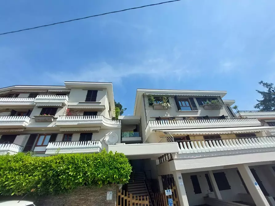 Immagine 15 di Appartamento in vendita  a Massa