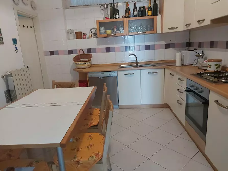 Immagine 4 di Appartamento in vendita  a Massa