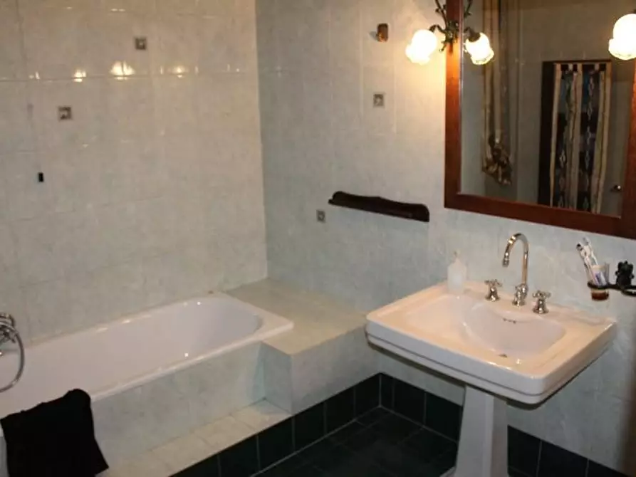 Immagine 11 di Casa semindipendente in vendita  a Massa