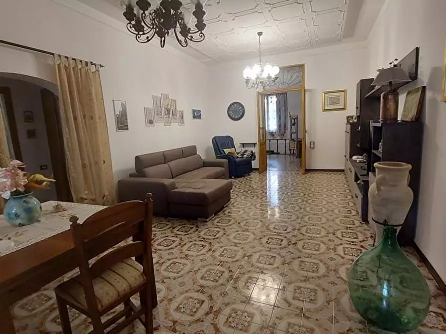 Immagine 2 di Casa semindipendente in vendita  a Massa