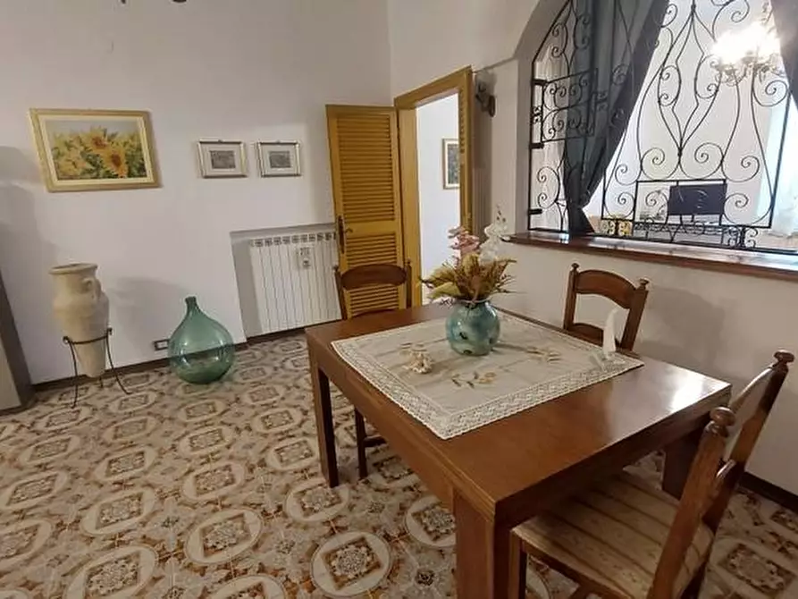 Immagine 3 di Casa semindipendente in vendita  a Massa