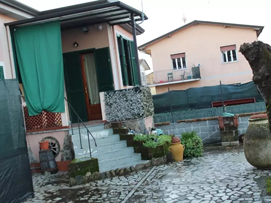 Immagine 12 di Casa semindipendente in vendita  a Massa