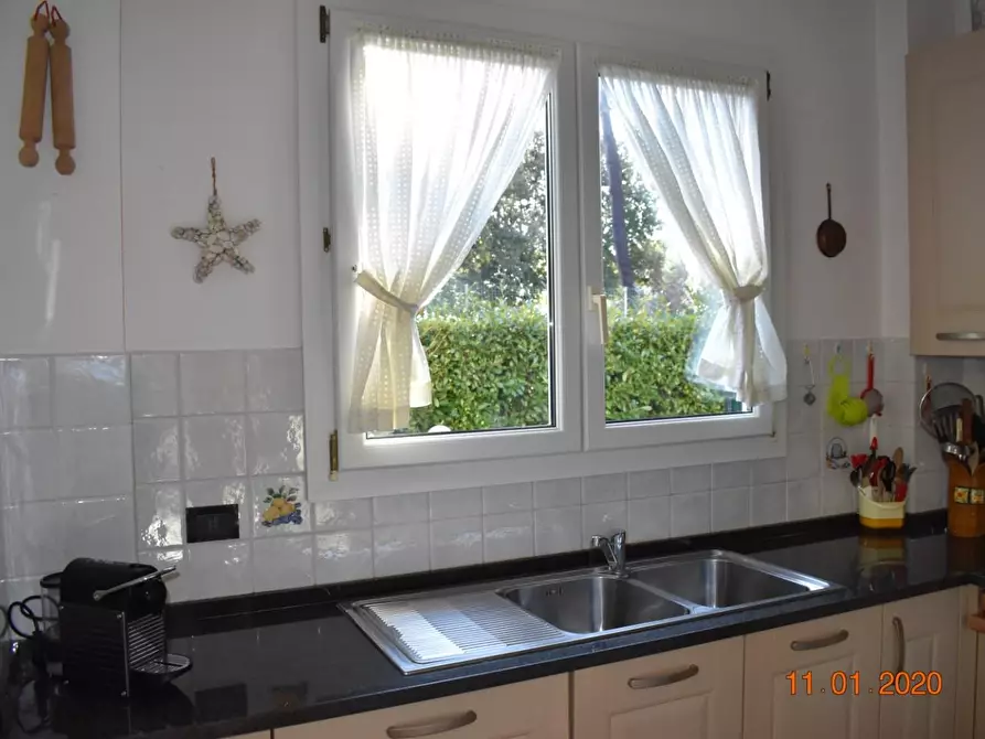 Immagine 13 di Villa in vendita  a Massa