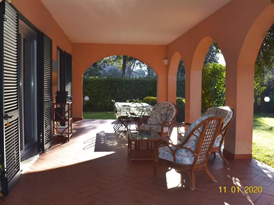 Immagine 9 di Villa in vendita  a Massa