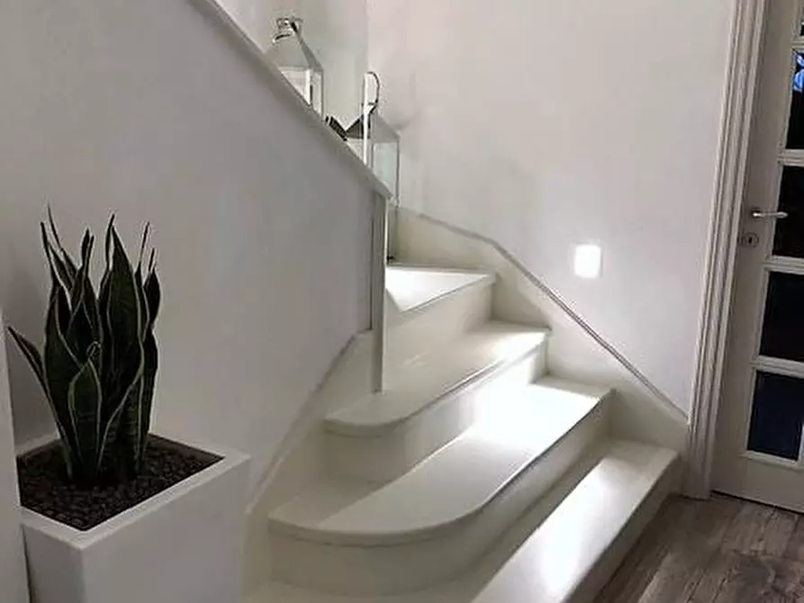 Immagine 14 di Villa in vendita  a Massa