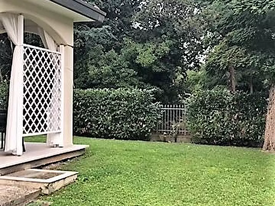 Immagine 42 di Villa in vendita  a Massa