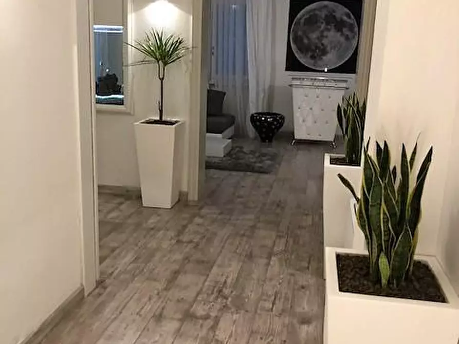 Immagine 13 di Villa in vendita  a Massa