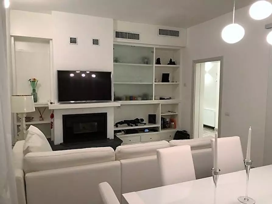 Immagine 23 di Villa in vendita  a Massa