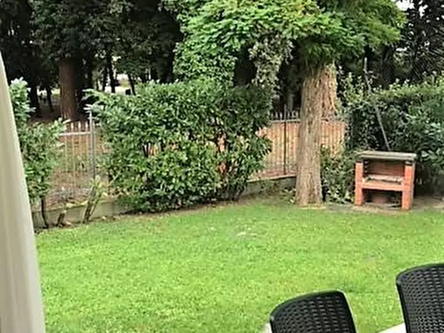 Immagine 40 di Villa in vendita  a Massa