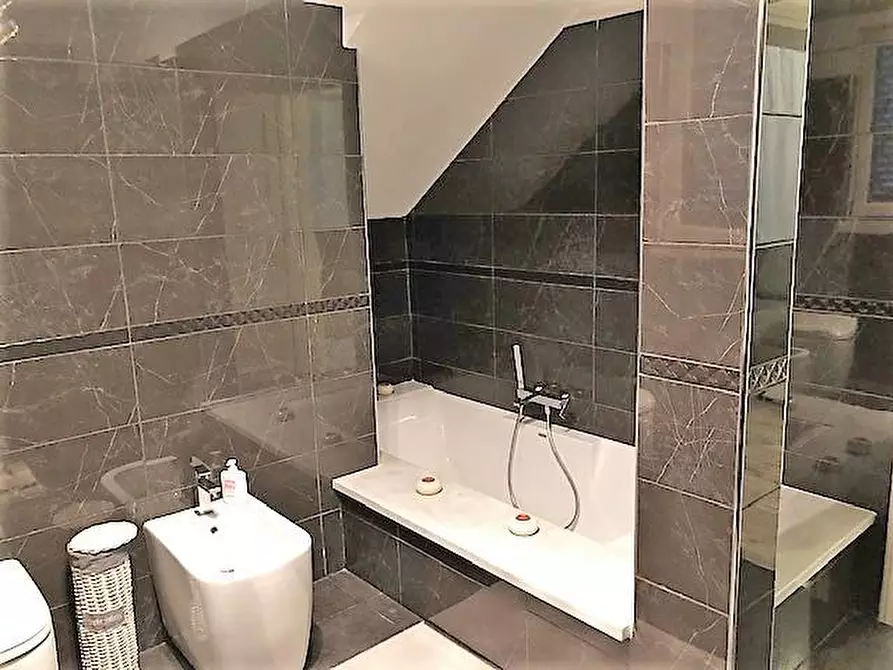 Immagine 29 di Villa in vendita  a Massa