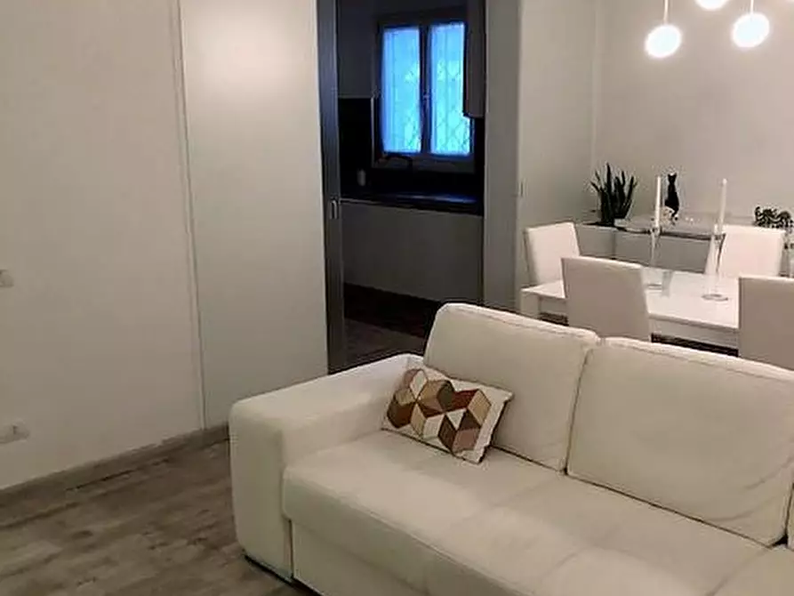 Immagine 35 di Villa in vendita  a Massa