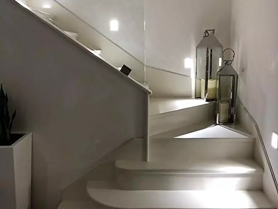 Immagine 12 di Villa in vendita  a Massa