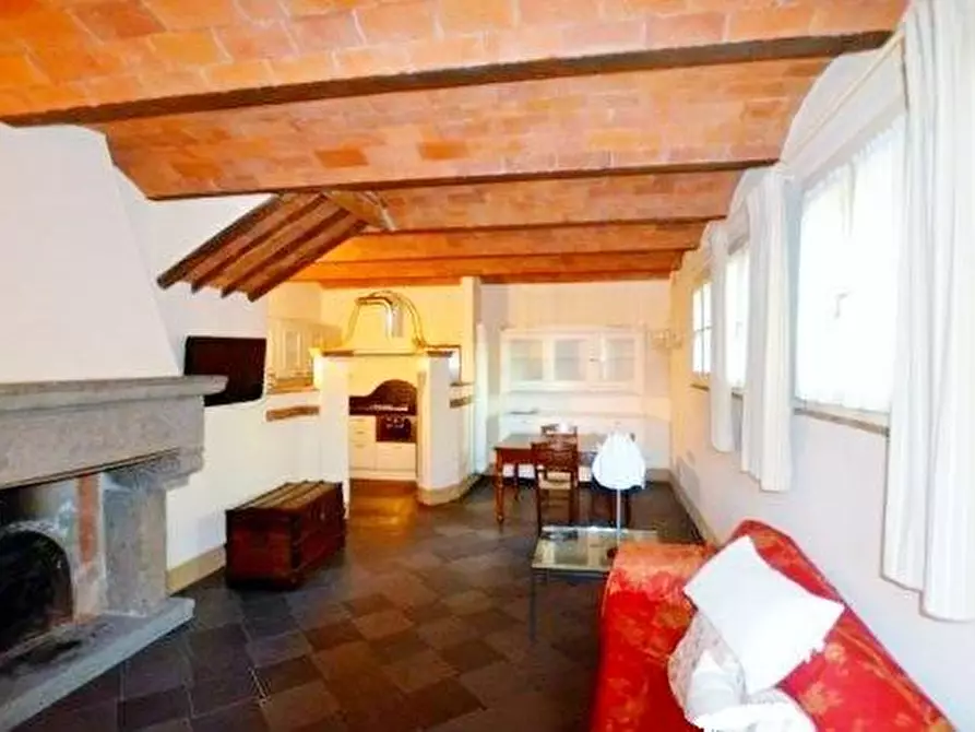Immagine 3 di Appartamento in affitto  a Lucca